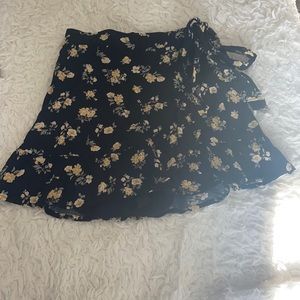 HOLLISTER skirt with built in shorts size small